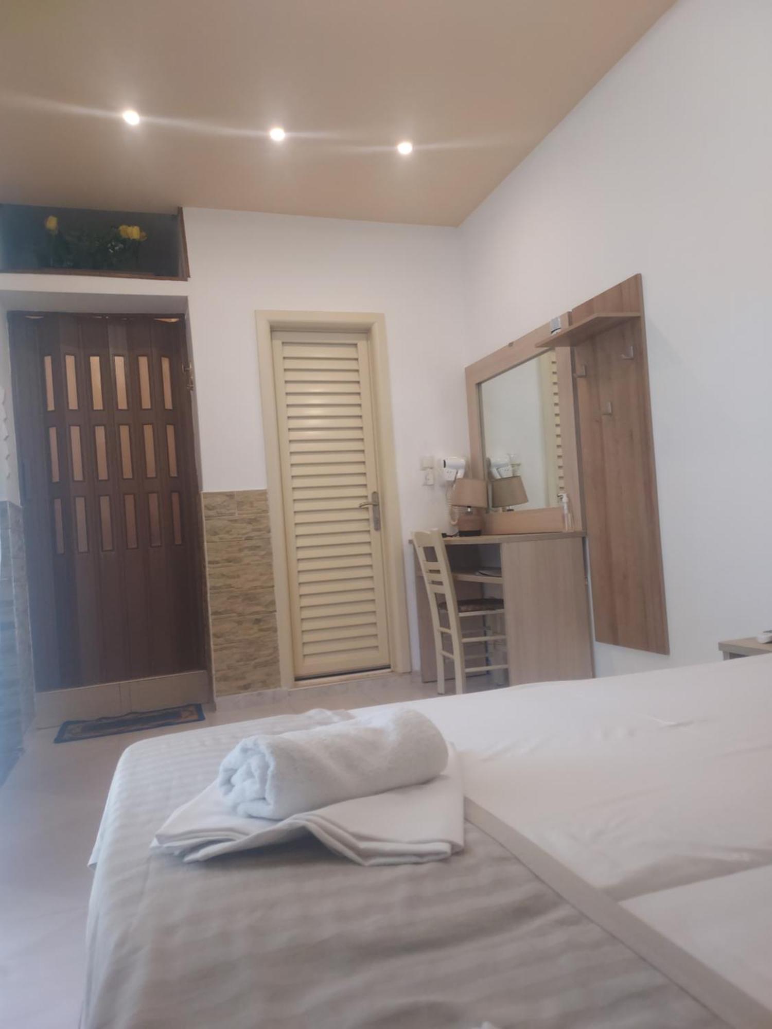 Hotel Fernando Ofrínion Zewnętrze zdjęcie