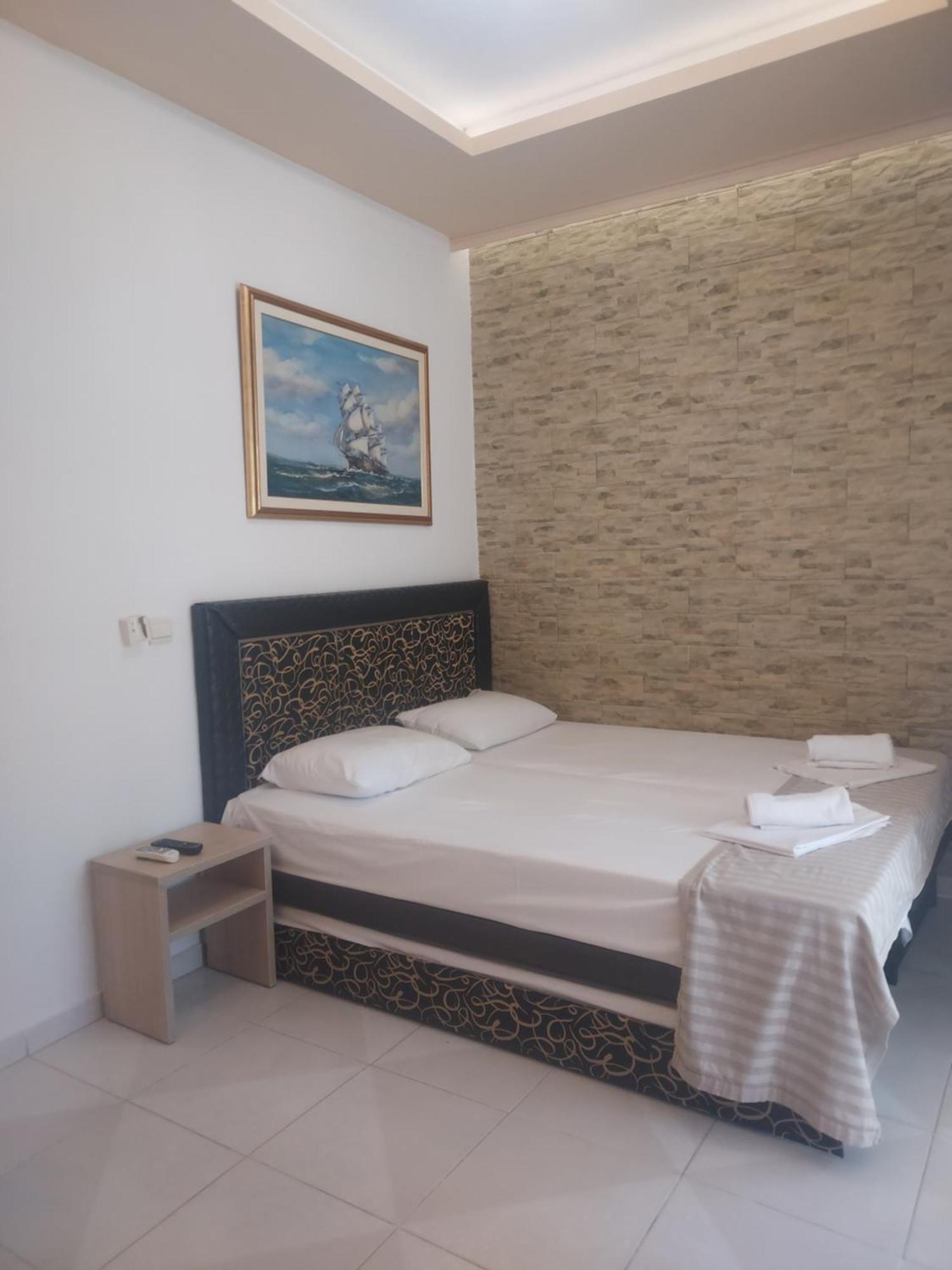 Hotel Fernando Ofrínion Zewnętrze zdjęcie